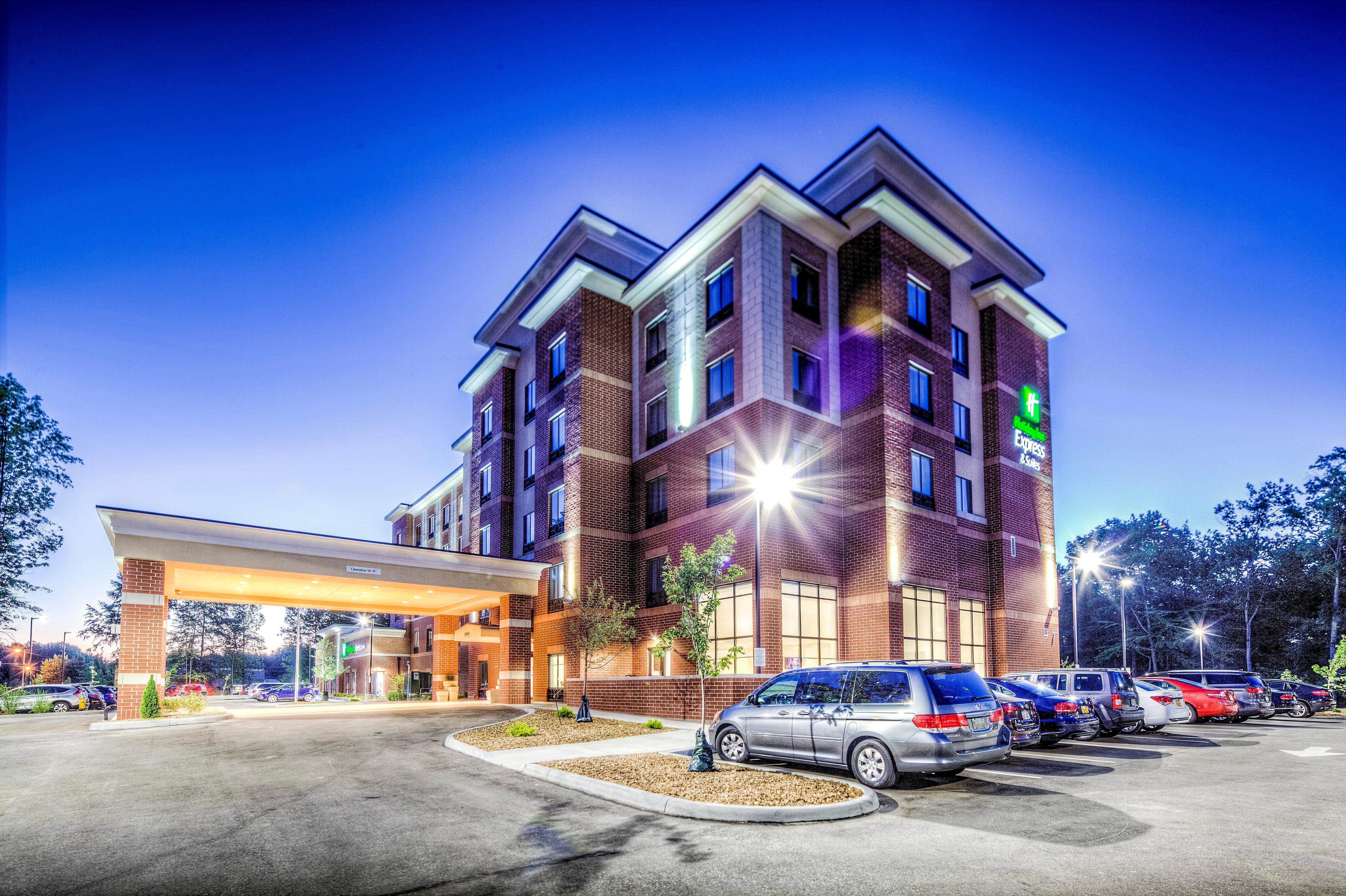 Holiday Inn Express & Suites Cleveland/Westlake, An Ihg Hotel Exterior photo